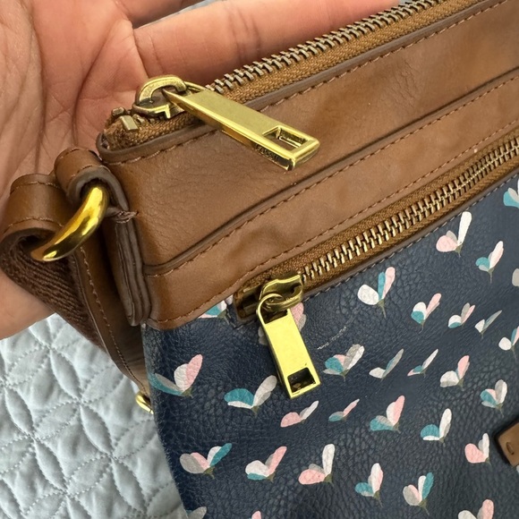 Fossil Crossbody Bag with Heart Pattern - Picture 3 of 6